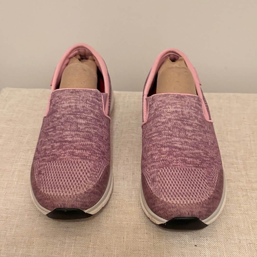 Skechers Air Cooled Memory SZ9.5 Pink Slip-On Sneakers